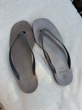 Brunello Cucinelli Monili Black &Rutenio Leather thong sandals size 40